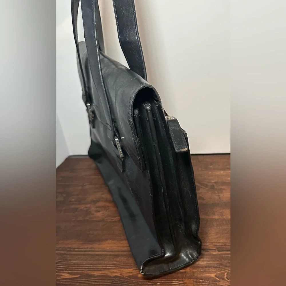 Kenneth‎ Cole Reaction Black Laptop Messenger Bag.